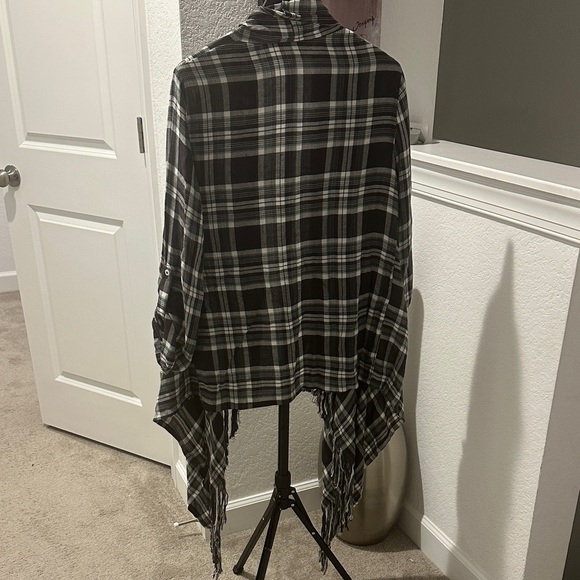 Altar'd State Black, Green, and White Plaid Open Front Fringe Cardigan - Picture 4 of 6